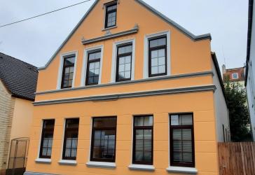 Sehr gepflegtes Zweifamilienhaus mit vermieteter EG-Wohnung und Maisonettewohnung zu verkaufen