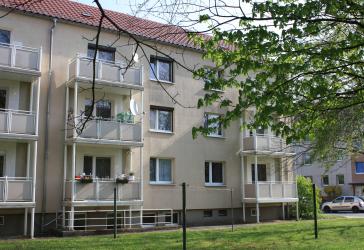 Einziehen & Wohlfühlen ! Sanierte 3-Raumwohnung in der Anhaltsiedlung in Bitterfeld ab August frei