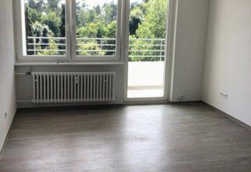 Geräumige 3-Zimmer-Wohnung mit Balkon in grüner Lage
