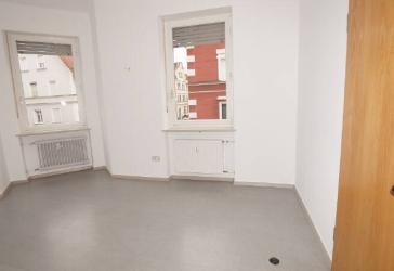 Gewerberäume mit Stellplätzen im Zentrum