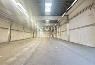 Kompakte Lagerfläche in Düsseldorf-Lierenfeld | 2 ebenerdige Tore | 5m UKB
