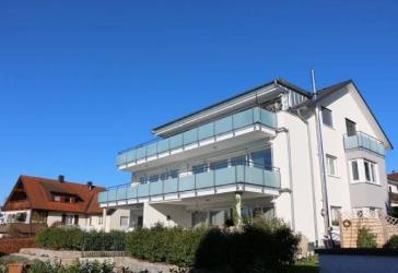 * 4-Zimmer-Luxuswohnung inkl. 2 TG-Stellplätzen u. Einbauküche *