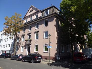 AUF 3 EBENEN MIT TERRASSE BEZUGSFREI AUßERGEWÖHNLICHE WHG. WOHNKÜCHE WANNENBAD+G-WC PARKETT REISHOLZ – 40599 Düsseldorf – Vorschaubild 14