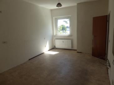 AUF 3 EBENEN MIT TERRASSE BEZUGSFREI AUßERGEWÖHNLICHE WHG. WOHNKÜCHE WANNENBAD+G-WC PARKETT REISHOLZ – 40599 Düsseldorf – Vorschaubild 3