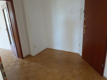 AUF 3 EBENEN MIT TERRASSE BEZUGSFREI AUßERGEWÖHNLICHE WHG. WOHNKÜCHE WANNENBAD+G-WC PARKETT REISHOLZ – 40599 Düsseldorf – Vorschaubild 4