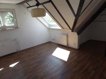 AUF 3 EBENEN MIT TERRASSE BEZUGSFREI AUßERGEWÖHNLICHE WHG. WOHNKÜCHE WANNENBAD+G-WC PARKETT REISHOLZ – 40599 Düsseldorf – Vorschaubild 7