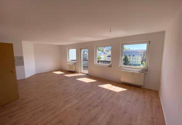 Exklusive 3-R-Dachgeschosswohnung zentrumsnah mit Aufzug und Balkon!!