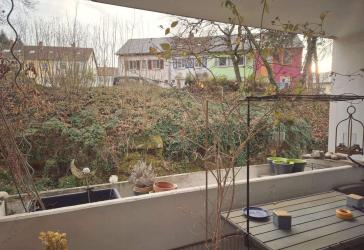 Wohlfühlambiente: 4 Balkone, Schwimmbad und Sauna in grüner Lage