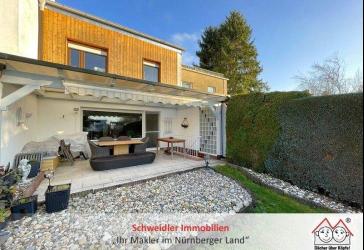 Neues Dach & Neue Heizung - Wunderschönes Reihenmittelhaus am Laufer Kunigundenberg mit Garage