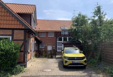 1992 errichtete Maisonette-Wohnung mit Terrasse und Stellplatz