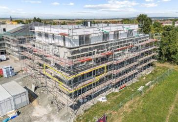 Neubau Erstbezug - Hochwertige 3-Zimmerwohnung mit Balkon und 2 Stellplätzen