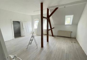 Modernisierte DG-Wohnung mit 3 Zimmern & gr. Wohnküche*nur 200m zum S Hilbersdorf*