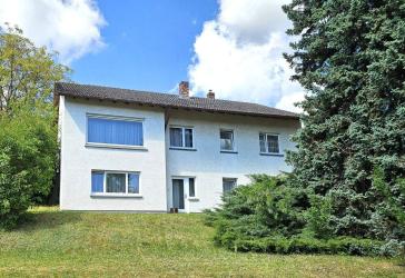 Einfamilienhaus mit Einliegerwohnung in ruhiger Lage zu verkaufen