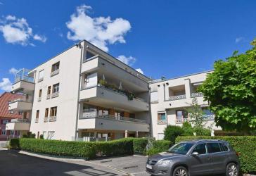 Weingarten - Zentrum: Großzügige 3,5-Zimmer-Wohnung mit überdachtem Balkon
