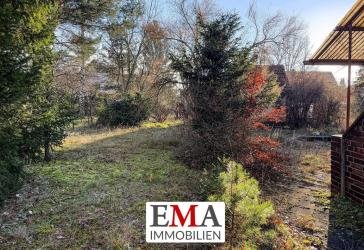 Großes Baugrundstück mit 21 m Straßenfront - Ruhige Lage