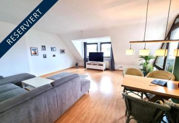 Tolle Ausblicke über die Dächer von Altdorf: 4-Zimmer-DG-Maisonette-ETW mit großer West-Loggia