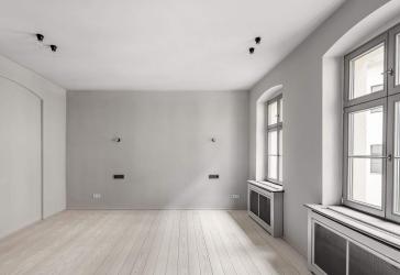 Aufwendig sanierte 2-Zimmer-Altbauwohnung mit großzügigem Schnitt & Aufzug in Berlin-Mitte