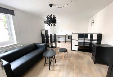 ERSTBEZUG nach KOMPLETT-RENOVIERUNG - Top-möbliertes Studenten-WG-Zimmer im Stadtzentrum