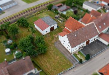 Ehemaliges Bauernhaus mit großem Garten