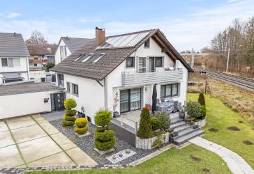 Exklusives Einfamilienhaus – Hochwertig saniert mit Großzügiger Terrasse und Garten