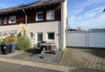 Familiendomizil in Brühl Badorf: Reihenendhaus mit großem Garten, Smarthome & Top-Lage