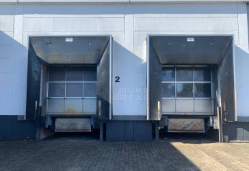 Sofort verfügbare Halle: 1.300 m² | 2 Rampen | 1 ebenerdiges Tor | 5 m UKB