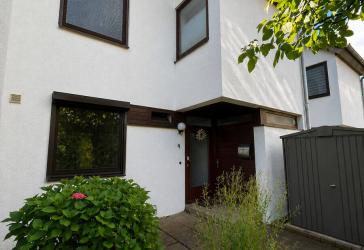 Großzügiges Reihenmittelhaus mit Südgarten, Studio & Sauna / ideal für Familien