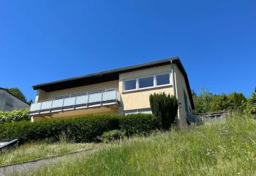 Schickes Zweifamilienhaus in guter Wohnlage Neunkirchen Hangard