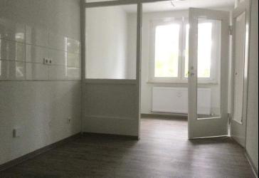 Renovierte 3-Zimmerwohnung mit Balkon zu vermieten.