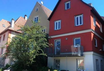 5 Zi.-Wohnung auf 2 Etagen mit Balkon u. Kfz-Stellplatz mitten in der Ellwanger Innenstadt