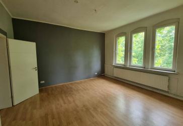 Wohen über 2 Etagen in möglichen 7 Zimmern mit Gartenteil