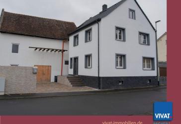 Saniertes EFH mit großer Scheune und einer tollen Terrassen-Option. Große Flächen für PV & Co.