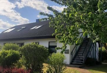 Möblierte 2 Zimmer DG-Wohnung im Zweifamilienhaus für Einzelperson