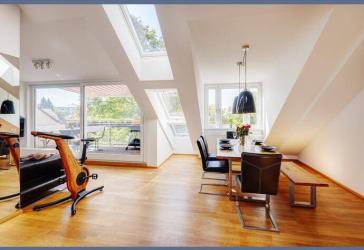 Möbliert: Sonnige Südwest Dachterrasse, modern und ruhig