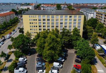 Bezugsfreier Laden mit Keller und Stellplatz in attraktiver Lage