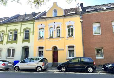 Kapitalanlage mit historischem Charakter - Voll vermietetes 3-Parteienhaus in Krefeld-Oppum | Faktor 15,7 ab 12/2026