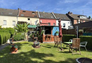 Kapitalanlage mit Charakter: Jugendstil-Mehrfamilienhaus in Krefeld-Oppum