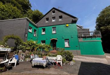 Zusammen leben, getrennt wohnen im 2-3 Familienhaus in ruhiger, idyllischer Lage