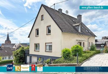 TR-Ruwer: Schönes Zwei-Parteienhaus mit Terrasse und zwei Garagen in beliebter Wohnlage