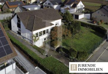 Ein- bis Zweifamilienhaus mit traumhaftem Eckgrundstück in bester Lage von Illingen