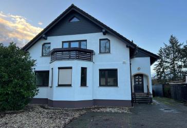 Saniertes Ein- oder Zweifamilienhaus mit großem Garten