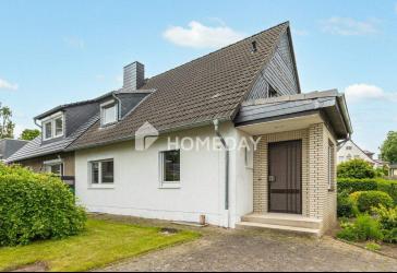 Großzügige Doppelhaushälfte teilsaniert- 120 m² Wohnfläche, 560 m² Grundstück mit Erbbauzins