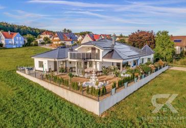 *Neuwertige Villa mit Weitblick, 9 Zimmern, Toplage und luxuriöser Ausstattung in Kümmersbruck*
