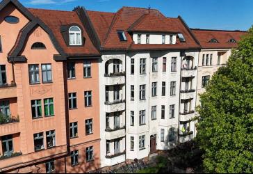 Generous Space for Families. 140 qm Apartment with three Balconies at Parc Sanssouci