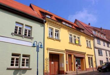 geräumige 3 RW mit Einbauküche in der alten Magdeburger Straße