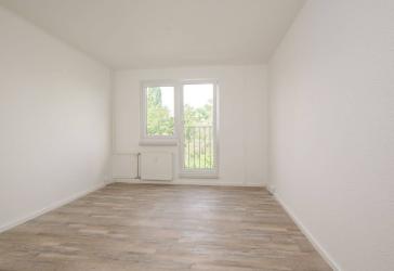sanierte 3-Zimmer-Wohnung mit Balkon, Bad mit Wanne