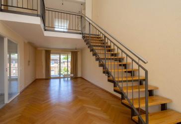Maisonettewohnung mit Galerie, 2 Balkonen und 2 Tiefgaragenstellplätzen!