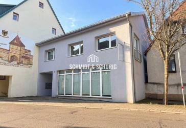 Wohn- und Geschäftshaus mit großem Grundstück und Garage