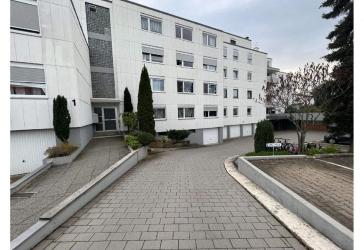 Familienfreundliche 5-Zimmer-Wohnung mit Balkon & PKW-Stellplatz