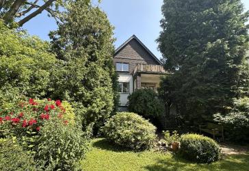 Zweifamilienhaus mit Einliegerwohnung und Traumgarten in Bonn-Ippendorf